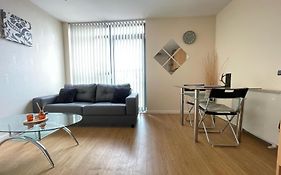 1 Bed Modern Apartment With Free Parking, Sheffield City Centre